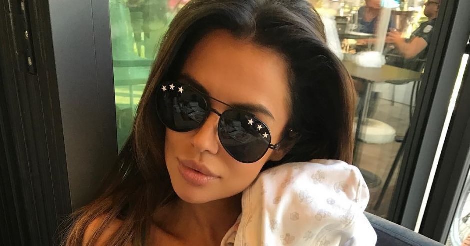 Natalia Siwiec z dzieckiem na rękach