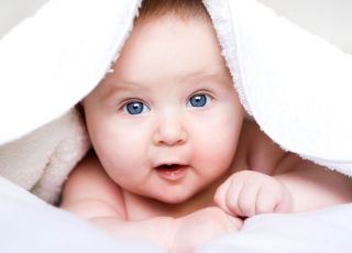 niemowlę bez pieluszki