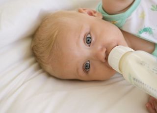 niemowlę, butelka, mleko, karmienie butelką, alergia, skaza białkowa