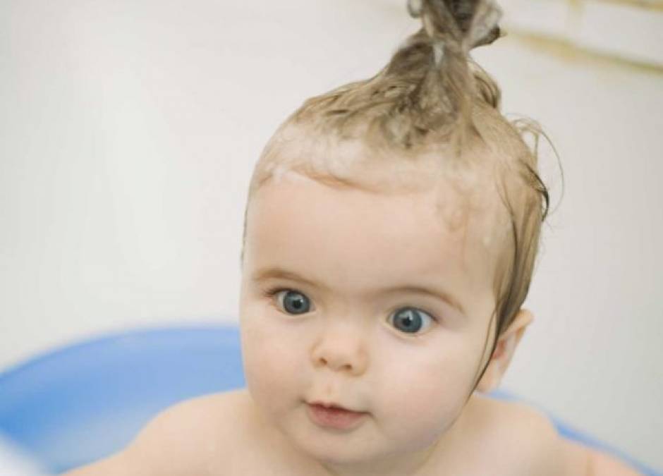 niemowlę, kąpiel, mycie główki