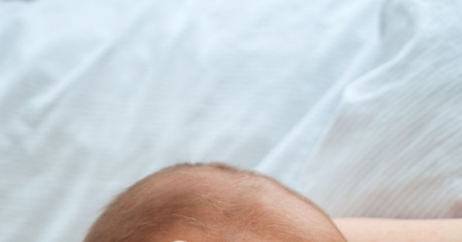 noworodek nie chce ssać, karmienie piersią