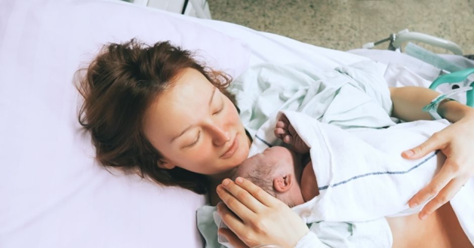 noworodek u mamy po porodzie