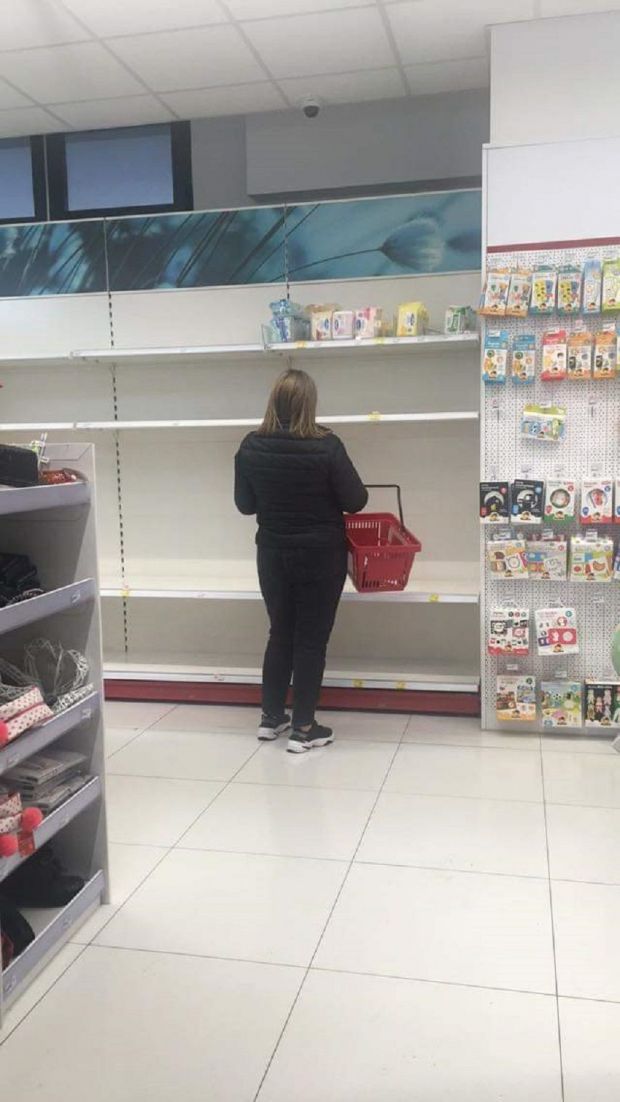 panika w sklepach z powodu koronawirusa