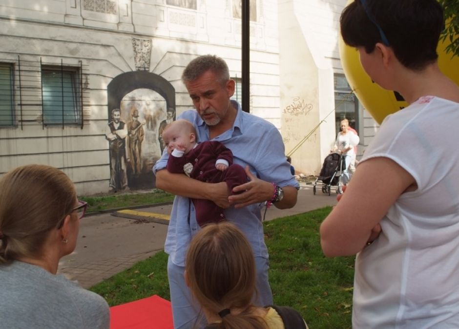Paweł Zawitkowski podczas pikniku Rossnę Zdrowo