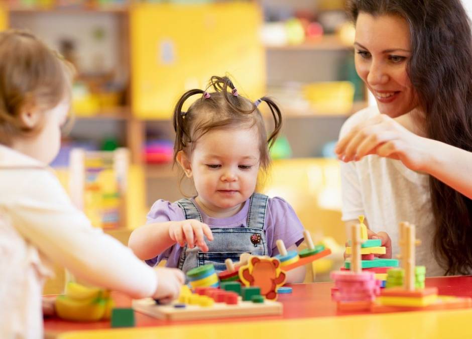 Pedagogika Montessori Wspieraj Wybor Dziecka Nie Narzucaj Co Ma Robic Mamotoja Pl