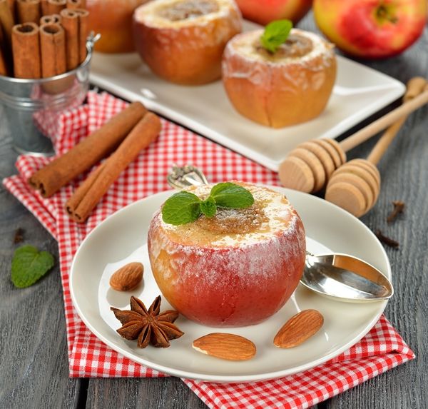 Pieczone jabłka z miodem - gotowe przepisy dla karmiących matek