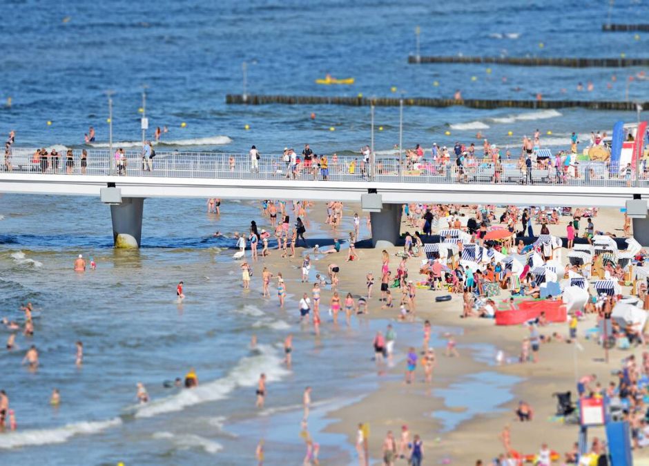 pijana matka pomyliła na plaży swoje dziecko