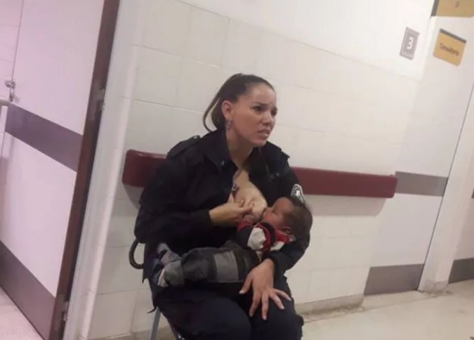 policjantka nakarmiła swoim mlekiem obce dziecko