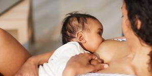 przekarmianie niemowlaka piersią