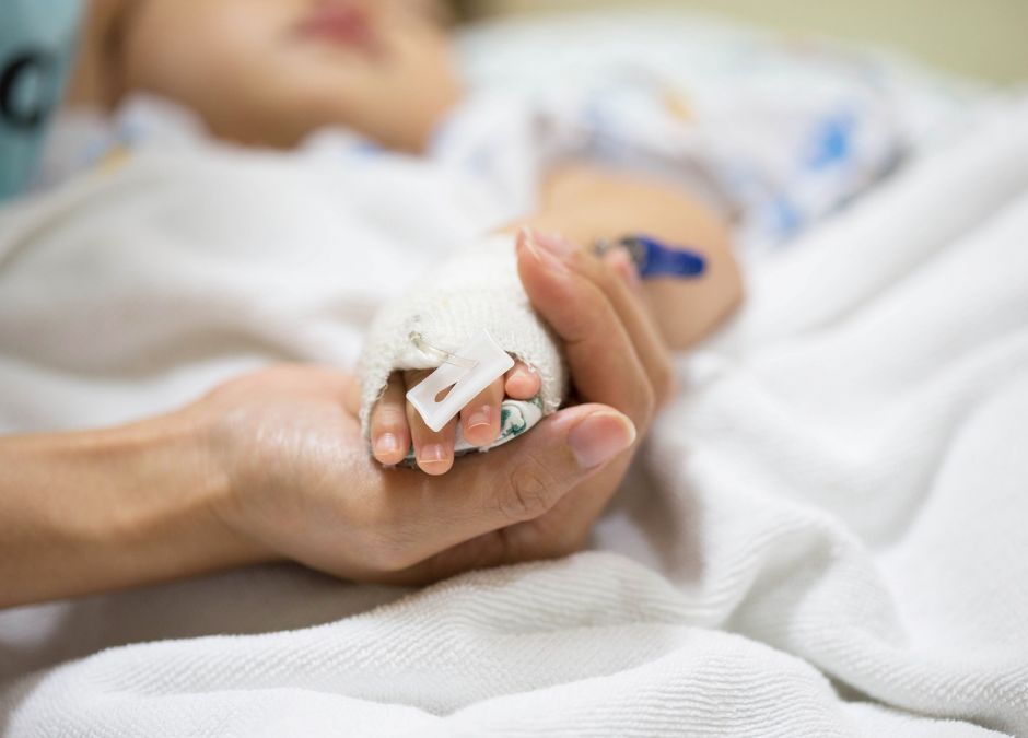 Przyszyli głowę 3-letniej dziewczynce. To nie koniec walki o zdrowie dziecka