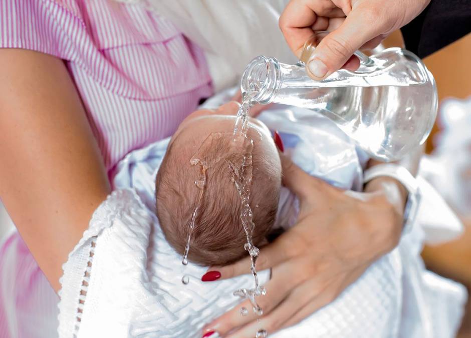 rodzice chrzestni muszą przedstawić zaświadczenie, że nie żyją "na kocią łapę"