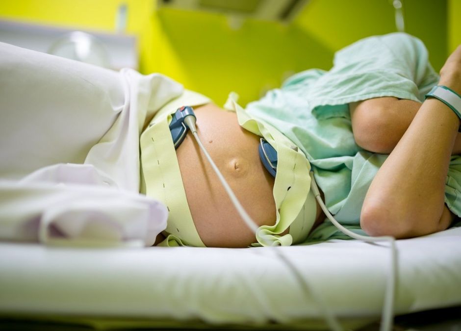 Śmierć noworodków i matki po porodzie w szpitalu w Łomży