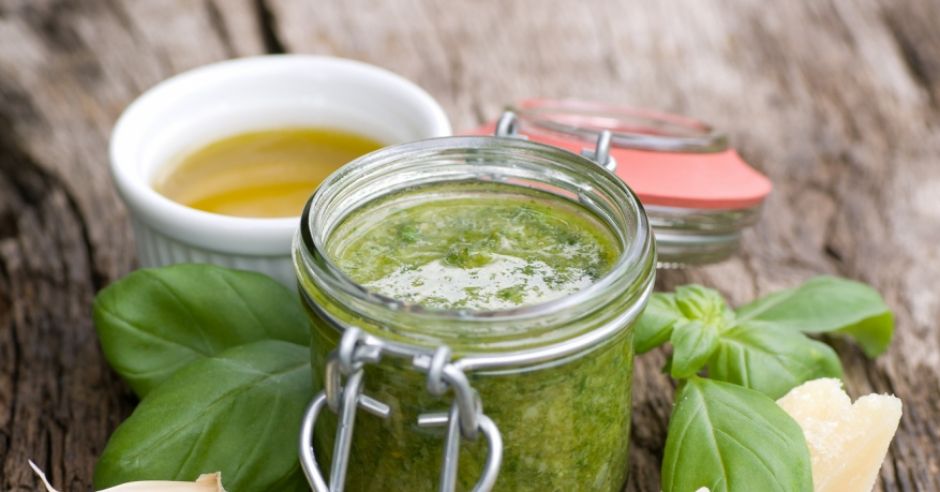 sos, pesto, bazylia, oliwa, parmezan, makaron