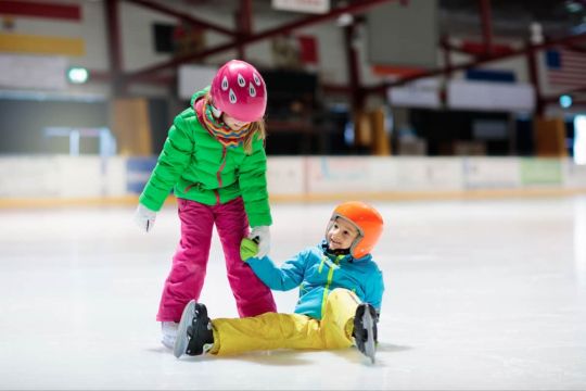 sporty zimowe dla dzieci łyżwy