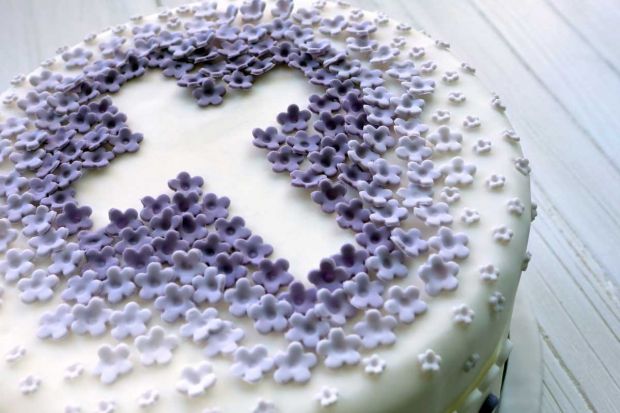 Neutralny tort na chrzest