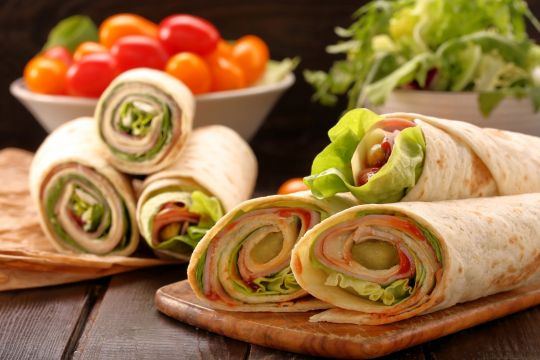 tortilla z warzywami na śniadanie do szkoły