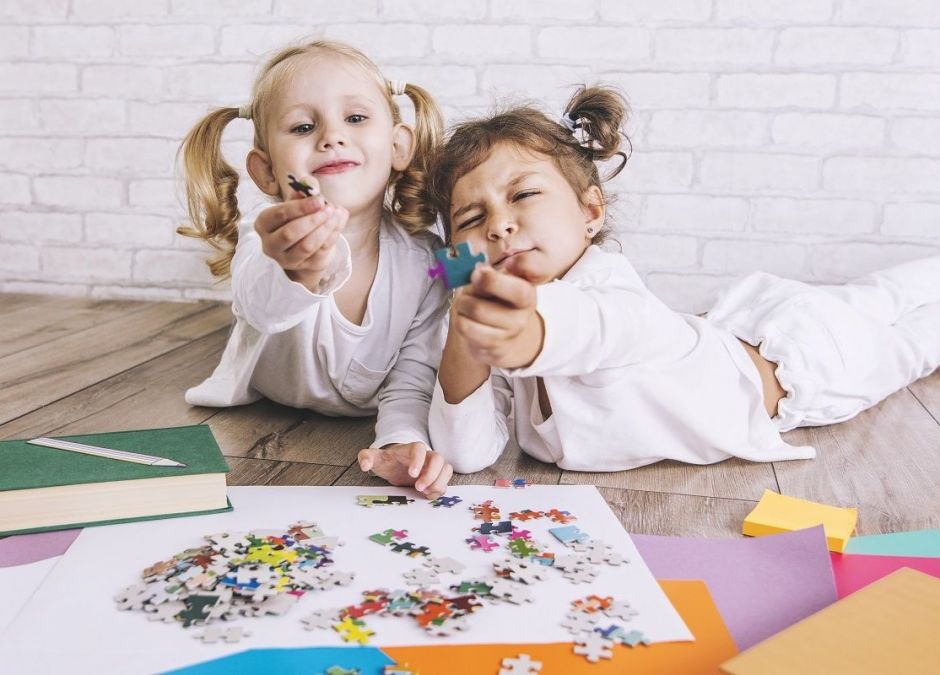 Układanie puzzli a nauka czytania i pisania