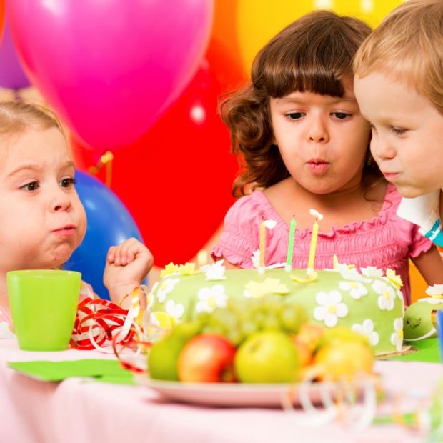 urodziny, dzieci, przyjcie urodzinowe, kinderbal, świeczki, zabawa urodzinowa