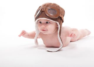 W ciągu 1 roku życia niemowlę odkrywa to, co najważniejsze dla jego dalszego rozwoju