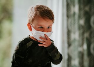 W czwartej fali koronawirusa zachoruje więcej dzieci. Zarażać będą się młodzi i zdrowi
