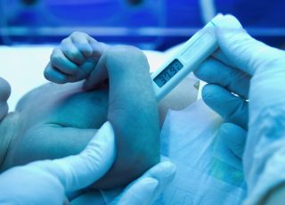 wcześniak, noworodek urodzony przed terminem, temperatura niemowlęcia