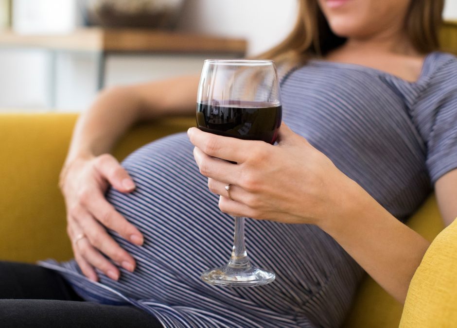 Większość Polek pije alkohol w ciąży