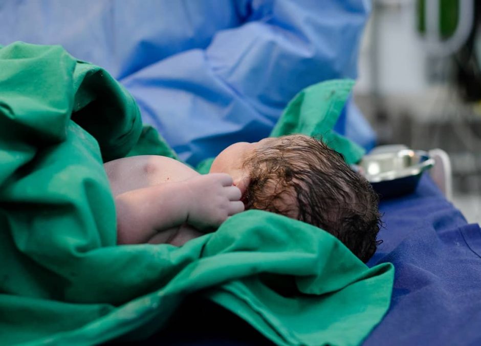 Wrocławscy lekarze wykonali cesarskie cięcie na kobiecie w śpiączce chorej na COVID-19