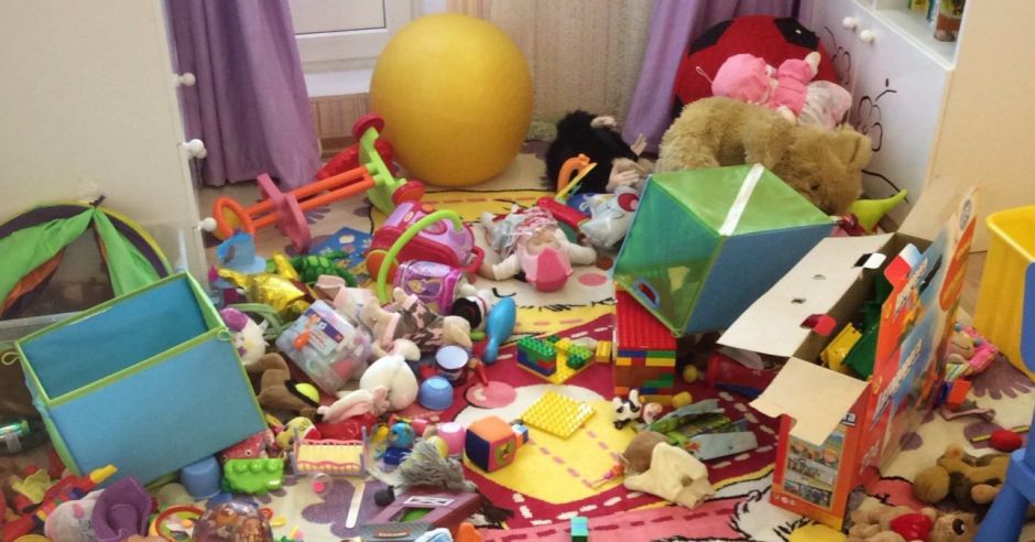 Zabawki, bałagan, sprzątanie, wychowanie, przedszkolak