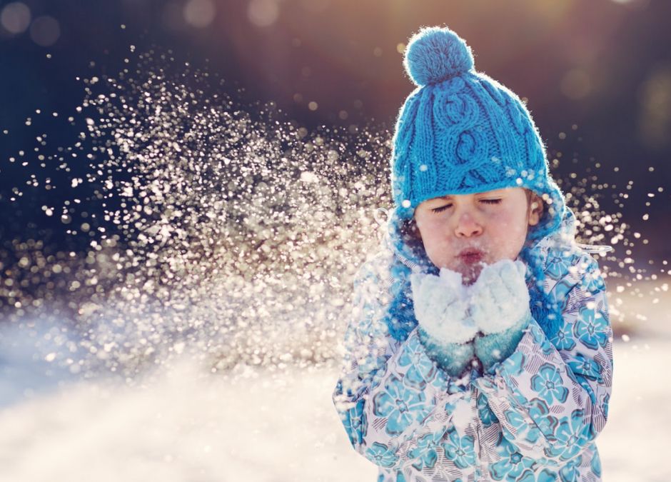 Zabawy na śniegu – 19 przyjemności na ferie zimowe i nie tylko | Mamotoja.pl